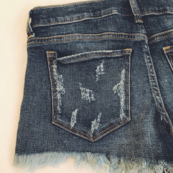 Distressed Frayed Shorts - Picture 3 of 7